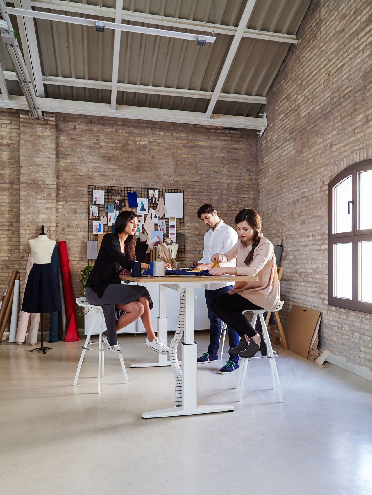 办公台|升降台|办公安博网页版|安博anbo（中国）安博网页版|流动性会议桌系列