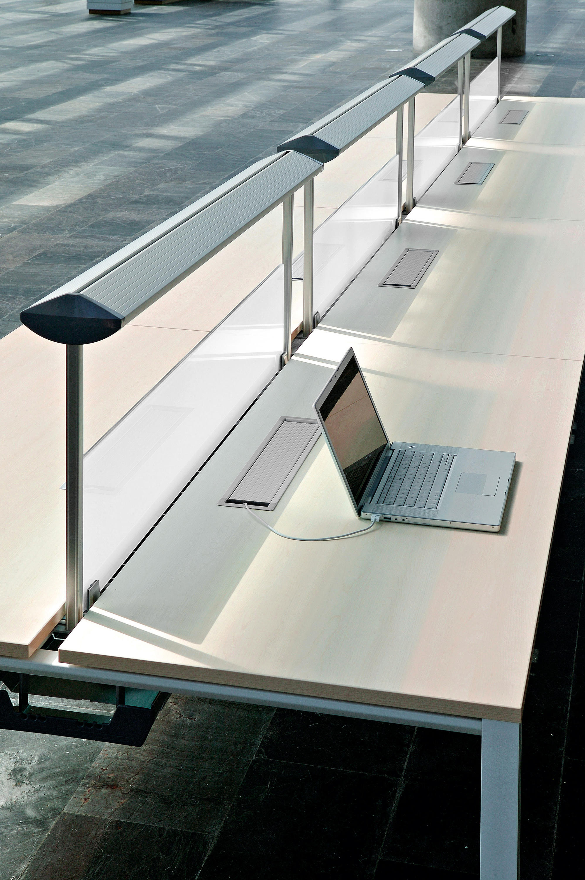 办公屏风|办公屏风系统|办公安博网页版|安博anbo（中国）安博网页版|VITAL 员工桌系列