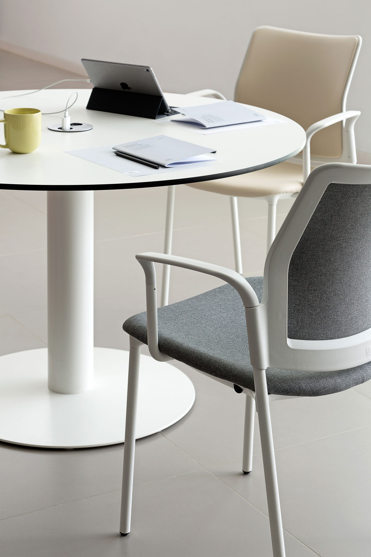 会议台|实木洽谈台|办公安博网页版|安博anbo（中国）安博网页版|TABULA 洽谈台系列