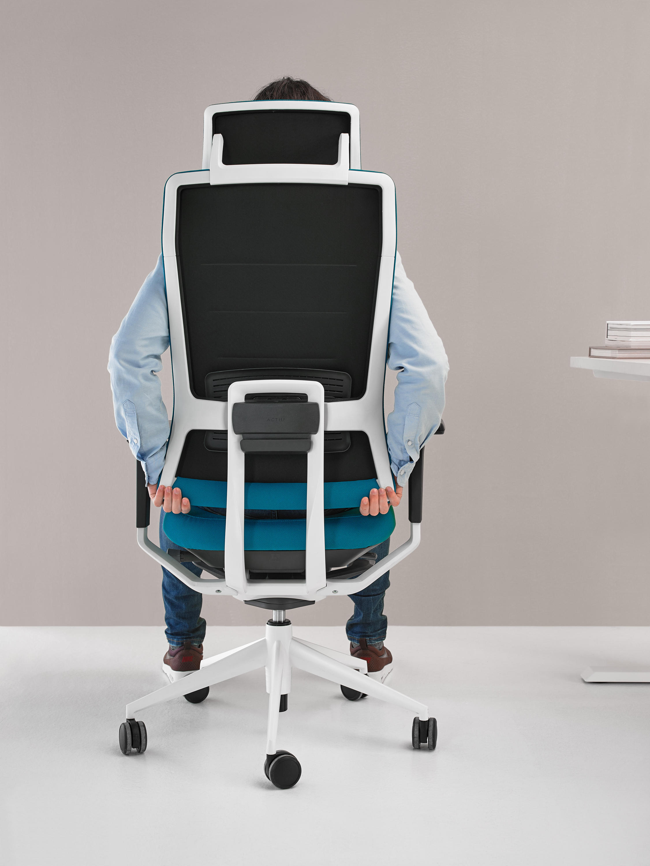 办公椅|现代真皮中班椅|办公安博网页版|安博anbo（中国）安博网页版|TNK FAMILY 大班椅系列