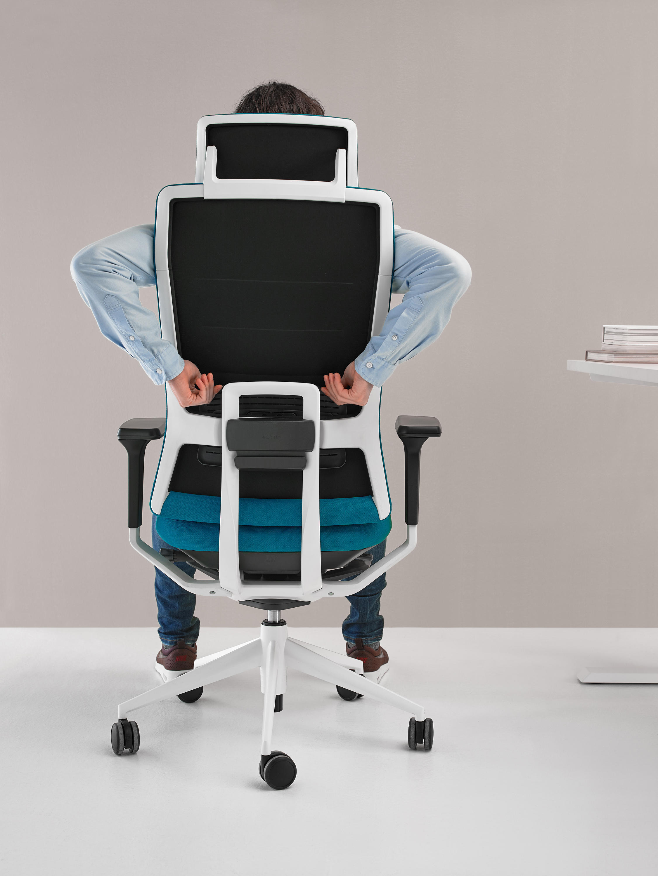 办公椅|现代真皮中班椅|办公安博网页版|安博anbo（中国）安博网页版|TNK FAMILY 大班椅系列